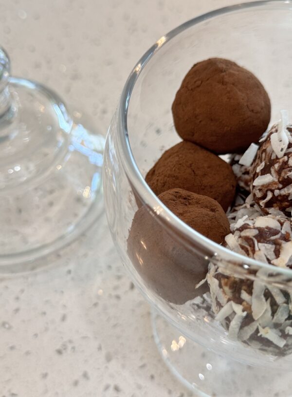 Bombom fit com polpa de amêndoas