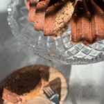 Bolo de Ameixa com Caldinha de Doce de Leite