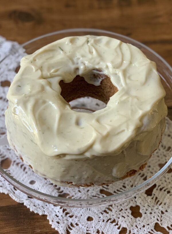 Bolo de limão com casca